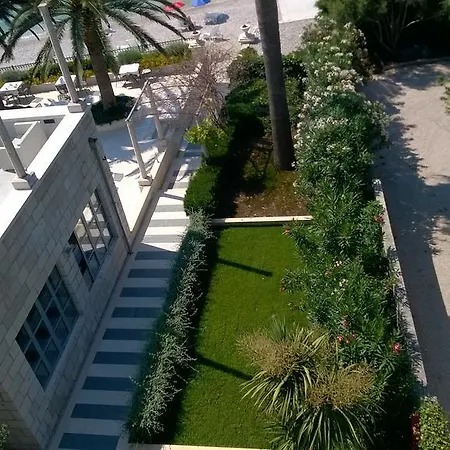 Indijan Hotel