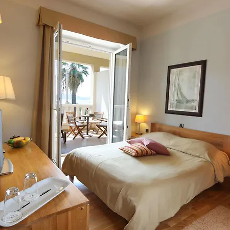 Indijan Hotel 4*