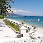 Indijan Hotel