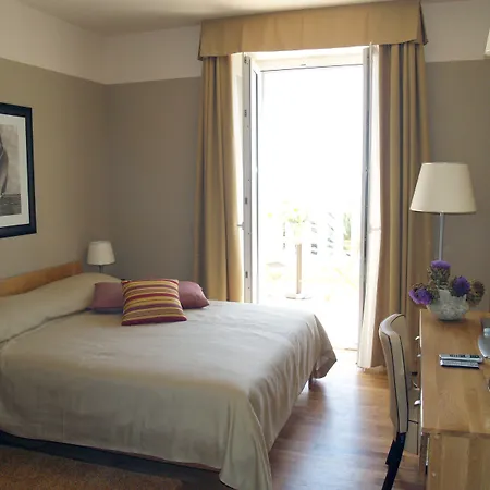 Indijan Hotell 4*